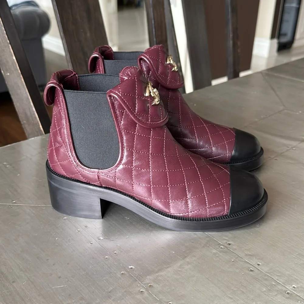 Chanel burgundy quilted black cap toe logo ankle boot bootie sz 38.5 with box